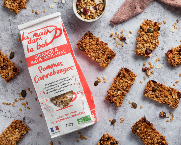 recette-dessert-gouter-barres-de-cereales-au-granola-recette-granola-pommes-canneberges-carre